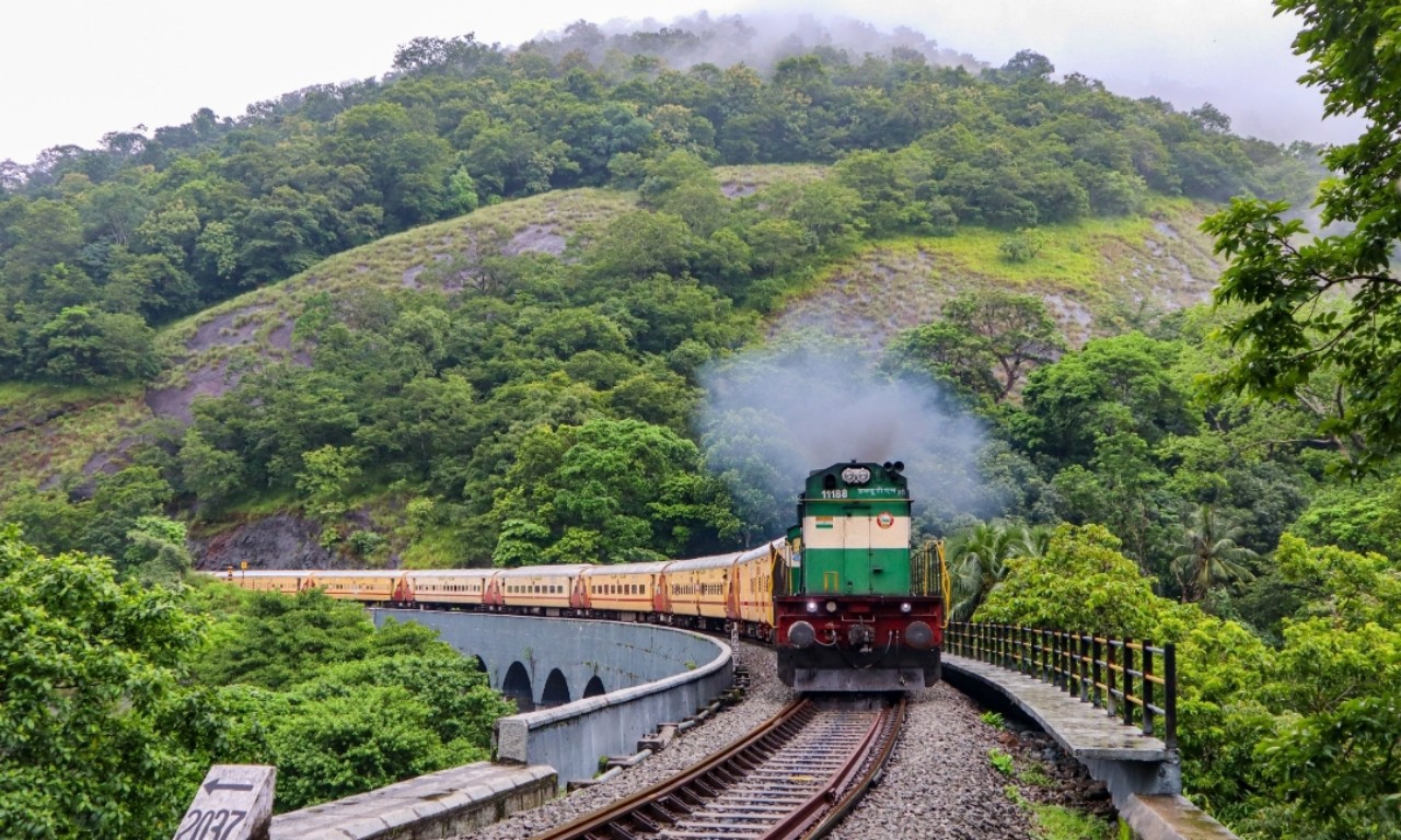 You are currently viewing കൊല്ലം-ചെങ്കോട്ട റെയിൽവേ പാതയ്ക്ക് ഇന്ന് 120 വയസ്സ് തികഞ്ഞു