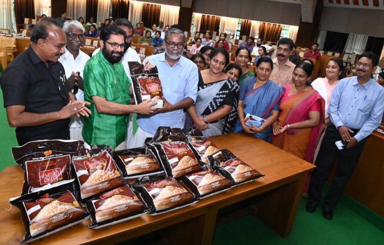 You are currently viewing കതിർമണി അരി മറ്റ് ജില്ലാ പഞ്ചായത്തുകൾ അനുകരിക്കേണ്ട മാതൃക: മന്ത്രി പി പ്രസാദ്