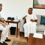 അങ്കമാലി–എരുമേലി റെയിൽ പാത യാഥാർത്ഥ്യത്തിലേക്ക് അടുക്കുന്നു: ഭൂമി ഏറ്റെടുക്കൽ റെയിൽവേ മന്ത്രി കേരള മുഖ്യമന്ത്രിയുമായി ചർച്ച ചെയ്തു.
