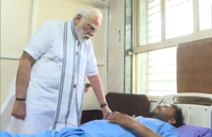 Read more about the article അഹമ്മദാബാദ് വിമാന ദുരന്തം: പ്രധാനമന്ത്രി മോഡി അത്ഭുതകരമായി രക്ഷപ്പെട്ട യാത്രക്കാരനെ സന്ദർശിച്ചു