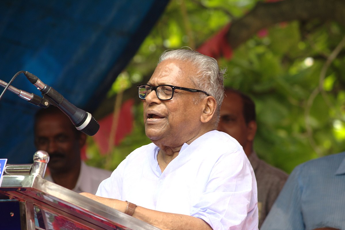 You are currently viewing മുൻമുഖ്യമന്ത്രി വിഎസ് അച്യുതാനന്ദൻ ഹൃദയാഘാതം മൂലം ആശുപത്രിയിൽ പ്രവേശിപ്പിച്ചു; നില ആശങ്കാജനകം അല്ലെന്ന് ഡോക്ടർമാർ