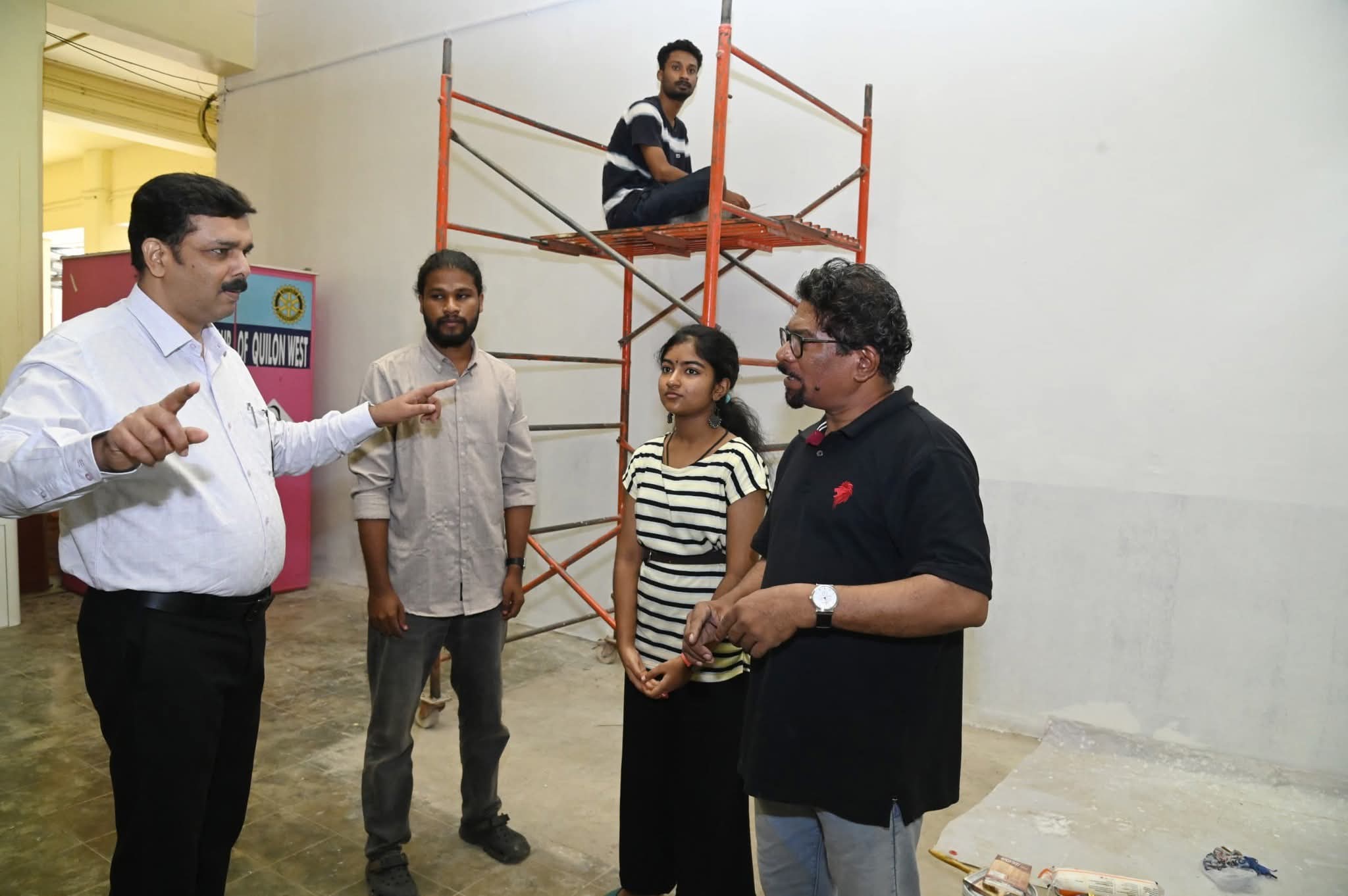 You are currently viewing സർക്കാർ ഓഫീസുകളുടെ സൗന്ദര്യവൽക്കരണം: കൊല്ലം കളക്ടറേറ്റിന്റെ മതിലുകൾ ചുമർ ചിത്രങ്ങൾ കൊണ്ട് അലങ്കരിക്കും