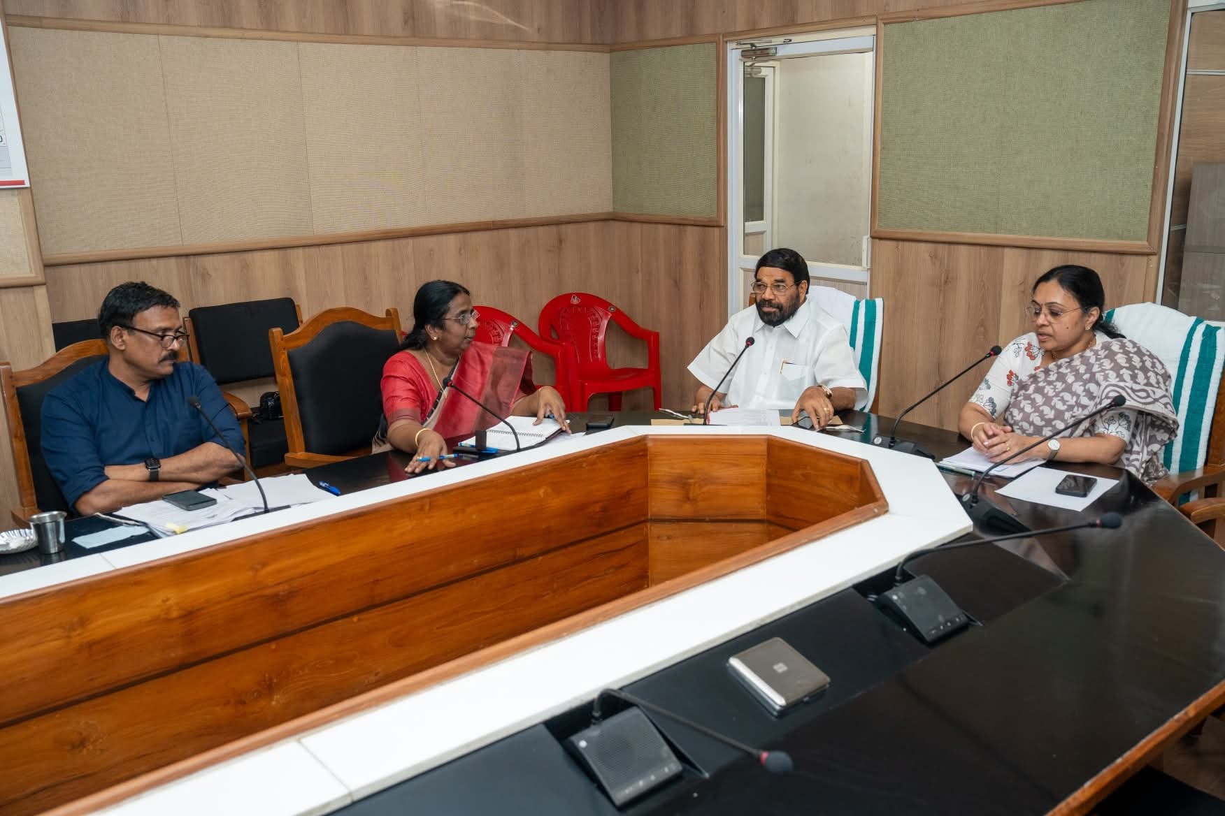Read more about the article കോട്ടയം മെഡിക്കൽ കോളജ് <br>നിർമ്മാണ പ്രവർത്തനങ്ങൾ സമയബന്ധിതമായി പൂർത്തീകരിക്കാൻ മന്ത്രിതല യോഗത്തിൽ തീരുമാനം.