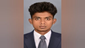 Read more about the article ഇസ്തിരിയിടാൻ നൽകിയ ബാഗിൽ മറന്നുപോയ അരലക്ഷം രൂപ തിരികെ നൽകി യുവാവ് സത്യസന്ധതയുടെ മാതൃകയായി.