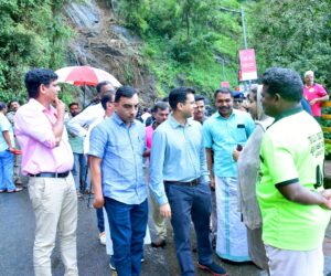 Read more about the article താമരശ്ശേരി ചുരം മണ്ണിടിച്ചില്‍;<br>വിശദ പരിശോധന നടത്തും; ജില്ലാ കളക്ടര്‍ സ്ഥലം സന്ദര്‍ശിച്ചു