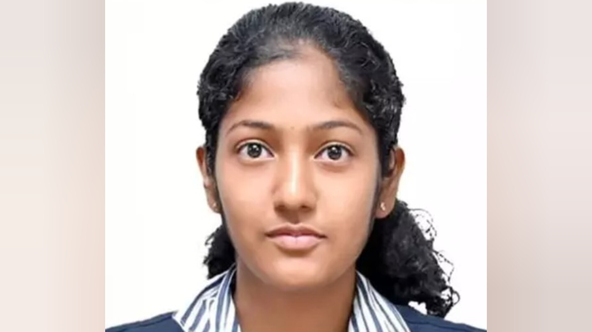 Read more about the article ക്ലാസ് മുറിയിൽ കുഴഞ്ഞുവീണ് കോളേജ് വിദ്യാർത്ഥിനി മരിച്ചു