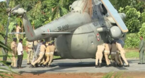 Read more about the article പത്തനംതിട്ടയിൽ രാഷ്ട്രപതിയുടെ ഹെലികോപ്റ്റർ ടയർ താഴ്ന്ന സംഭവം: സുരക്ഷാ വീഴ്ചയെ കുറിച്ച് വിമർശനം