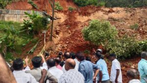 Read more about the article അടിമാലി മണ്ണിടിച്ചിൽ ദുരന്തം: ഒരാൾ മരിച്ചു, ഭാര്യയ്ക്ക് ഗുരുതര പരിക്ക്