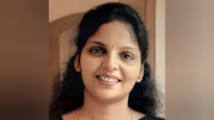 Read more about the article പോലീസിനെ വെട്ടിച്ച് രക്ഷപ്പെടാൻ ശ്രമിച്ച ടിപ്പർ ലോറിയിടിച്ച് അധ്യാപിക മരിച്ചു