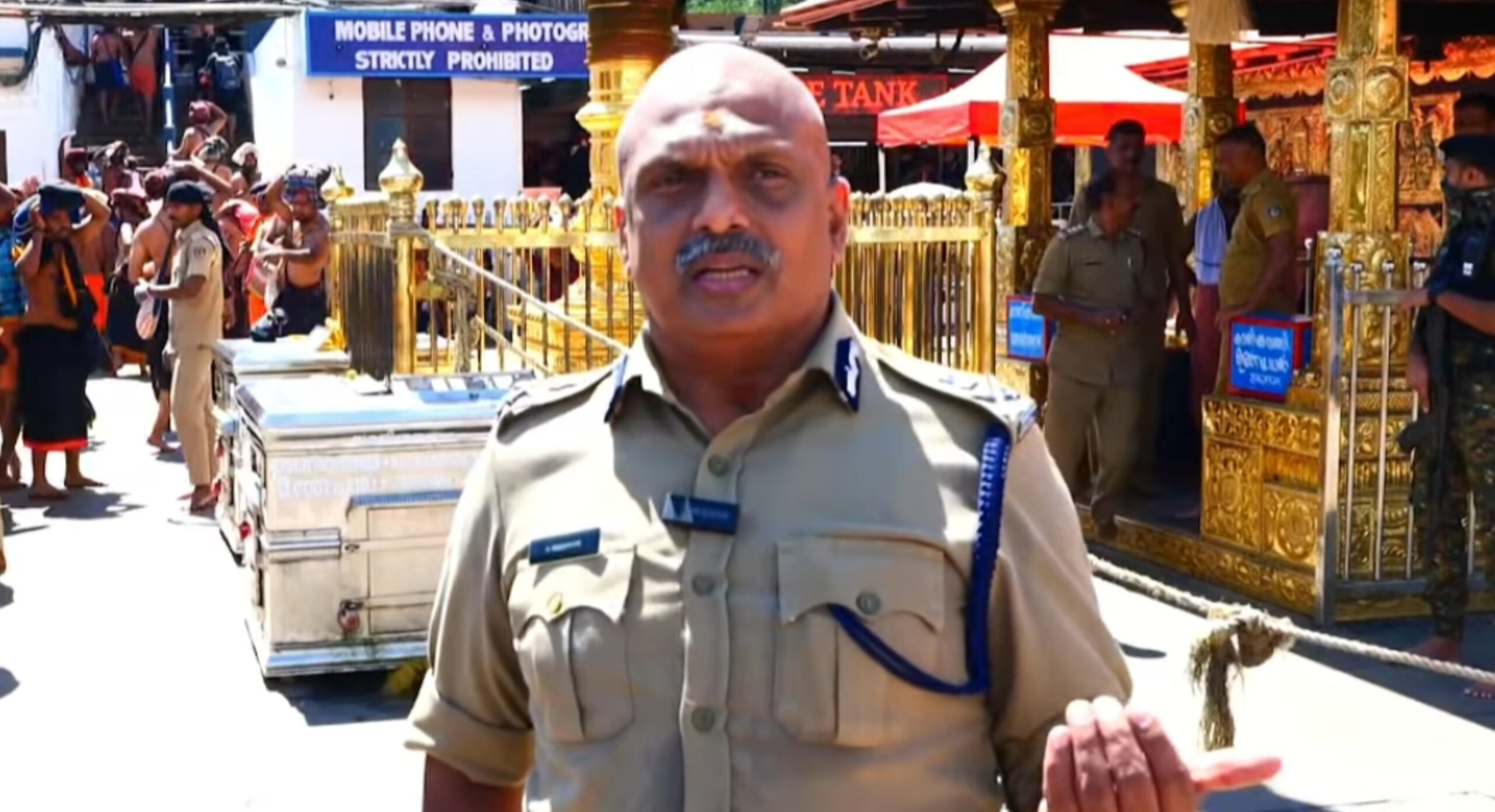 Read more about the article ശബരിമലയിൽ തിരക്ക്: ദർശനം ലഭിക്കാതെ മടങ്ങിയ തീർത്ഥാടകർക്ക് വീണ്ടും അവസരം നൽകുമെന്ന് പോലീസ്