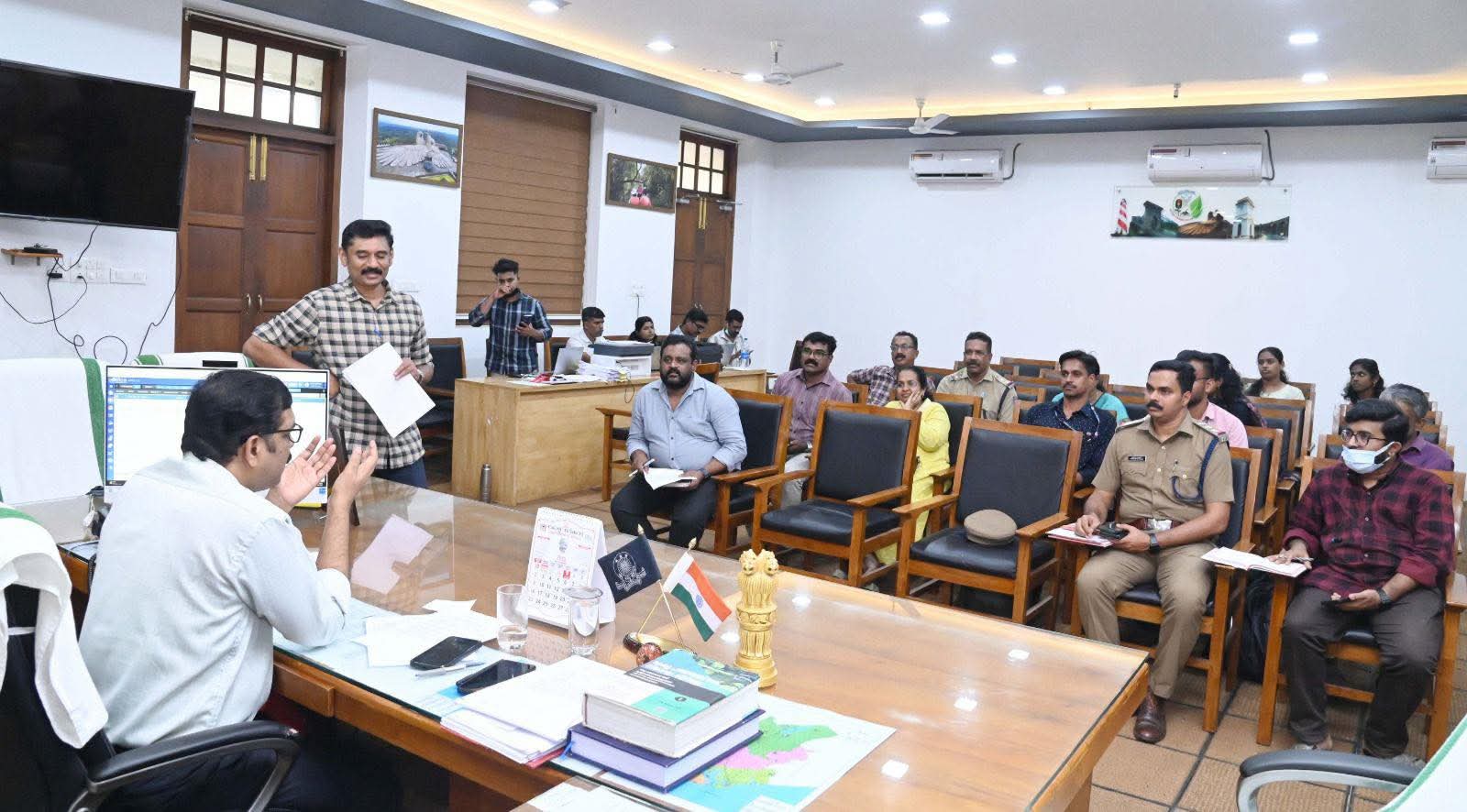 You are currently viewing കല്ലട ജലോത്സവം: സുരക്ഷാ ക്രമീകരണങ്ങൾ വിലയിരുത്തി ജില്ലാ കലക്ടർ