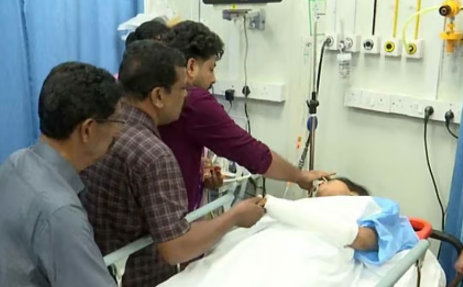 Read more about the article അപൂർവ്വ വിവാഹത്തിന് കൊച്ചി ലേക്ക് ഷോർ ആശുപത്രി സാക്ഷിയായി: ആശുപത്രി കിടക്കയിൽ വച്ച് വരൻ വധുവിന് താലികെട്ടി