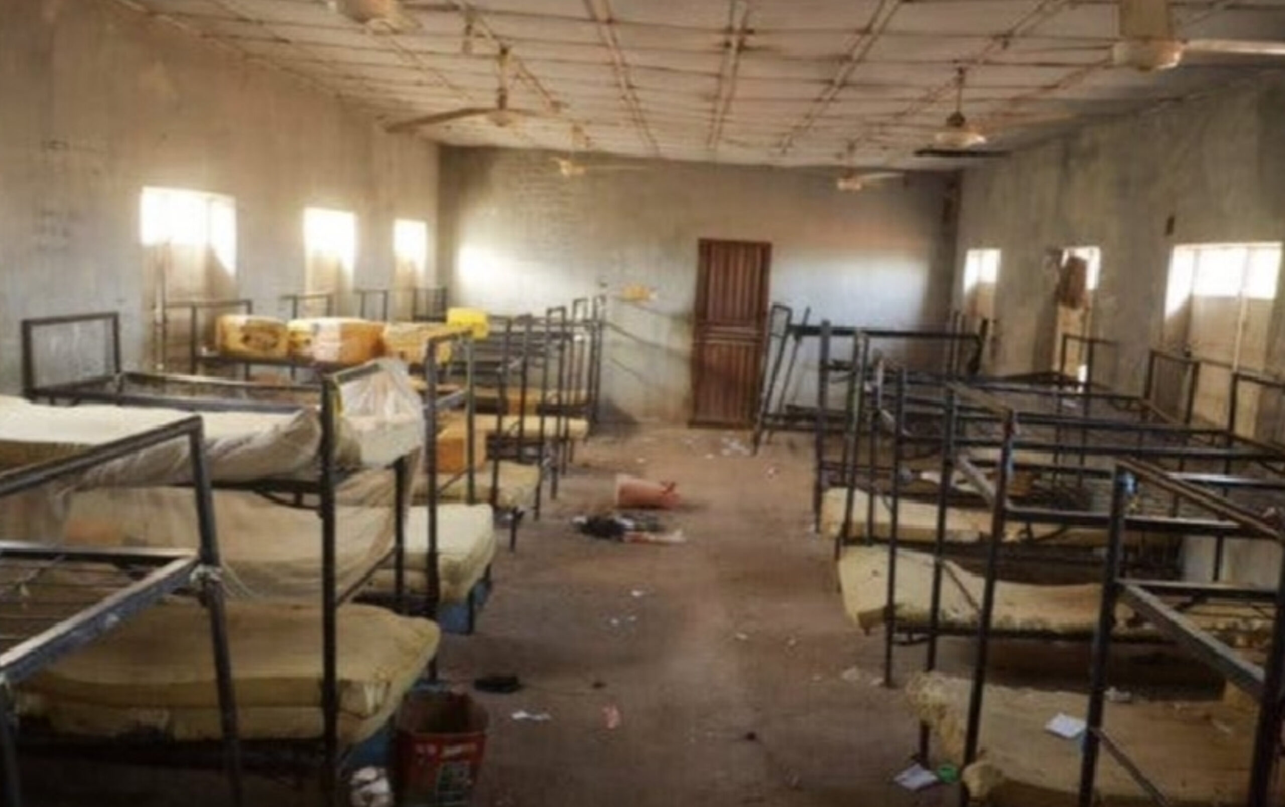 Read more about the article നൈജീരിയൻ സ്‌കൂളിൽ നിന്ന് 215 വിദ്യാർത്ഥികളെയും 12 അധ്യാപകരെയും തോക്കുധാരികൾ തട്ടിക്കൊണ്ടുപോയി