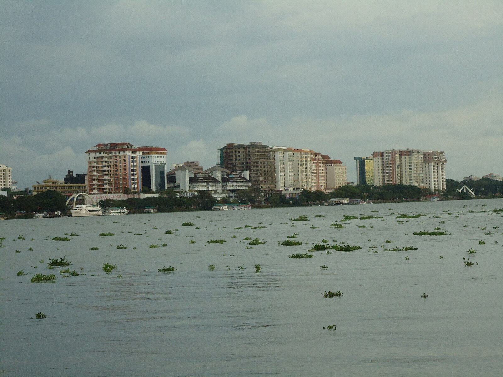 You are currently viewing കൊച്ചിയിൽ പുകമഞ്ഞ് കനത്ത്; AQI 173– ആരോഗ്യത്തിന് ഭീഷണി