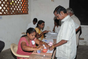 Read more about the article 808 പോളിംഗ് സ്റ്റേഷനുകൾ വനിതകളുടെ നിയന്ത്രണത്തിൽ; തദ്ദേശ തെരഞ്ഞെടുപ്പിൽ സ്ത്രീശക്തിയുടെ ഉജ്ജ്വല സാന്നിധ്യം