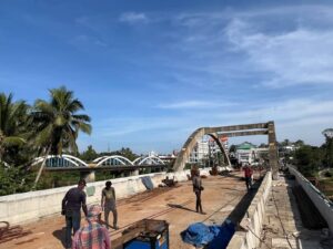 Read more about the article കോഴഞ്ചേരി പുതിയ പാലം ഫെബ്രുവരിയോടെ തുറക്കും; അവസാന സ്പാൻ നിർമ്മാണം പുരോഗമിക്കുന്നു