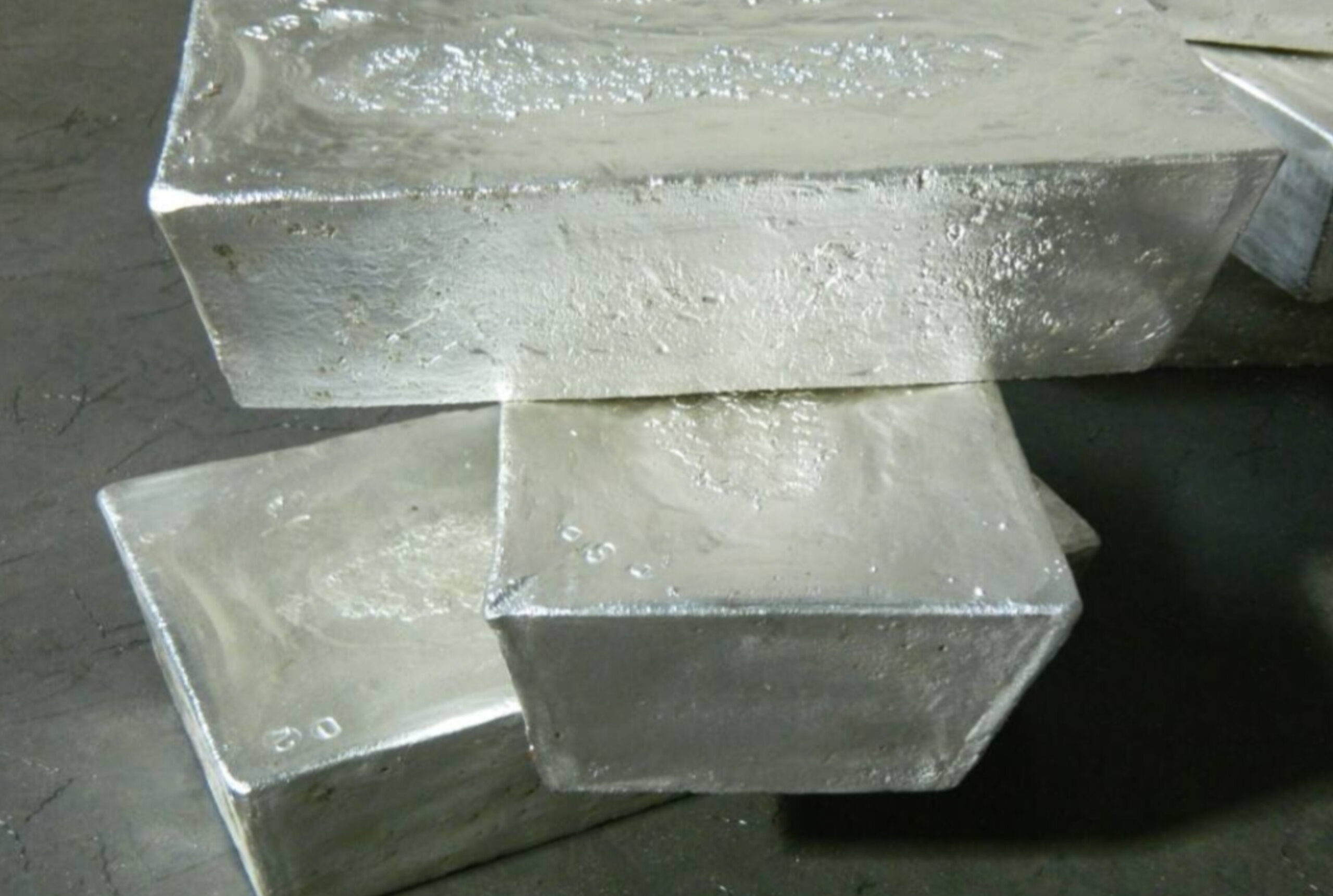 You are currently viewing ആപ്പിളിനെ മറികടന്ന് വെള്ളി ലോകത്തിലെ മൂന്നാമത്തെ ഏറ്റവും മൂല്യമേറിയ ആസ്തിയായി മാറി