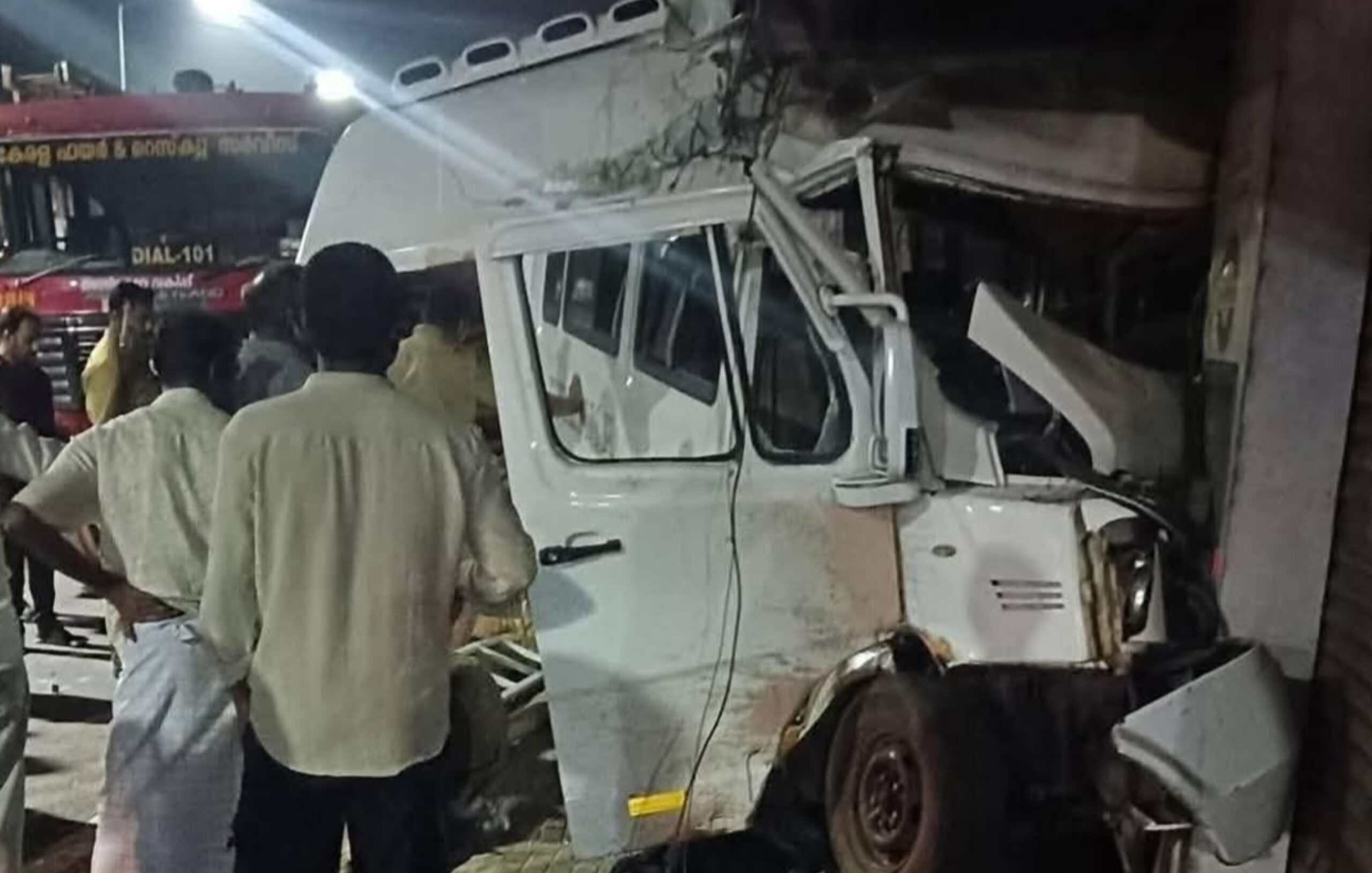 Read more about the article റാന്നിയിൽ വൻ അപകടം; ഒരാൾ മരിച്ചു, നിരവധി പേർക്ക് പരുക്ക്