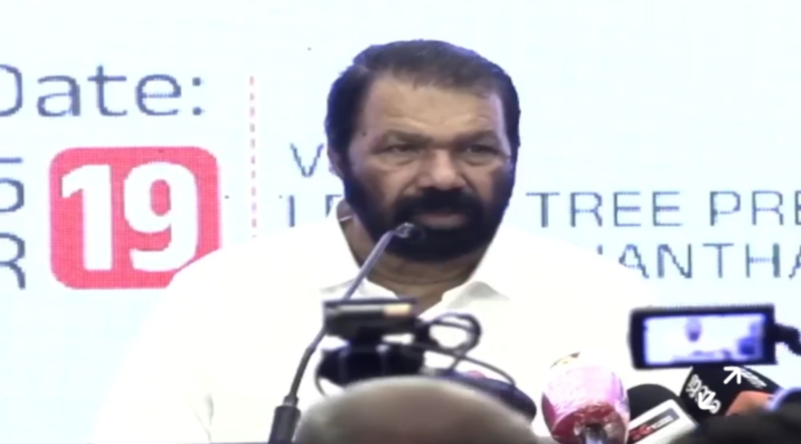 Read more about the article കോർപ്പറേഷൻ അതിർത്തി “വേലി കെട്ടി” തിരിക്കരുത്: ഇ-ബസ് സർവീസ് വിഷയത്തിൽ മേയറുടെ നിലപാടിനെതിരെ മന്ത്രി  ശിവൻകുട്ടിയുടെ വിമർശനം