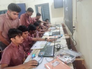 Read more about the article ജില്ലയിലെ മുഴുവൻ പത്താം ക്ലാസ് വിദ്യാർത്ഥികൾക്കും കൈറ്റിന്റെ റോബോട്ടിക്സ് പരിശീലനം