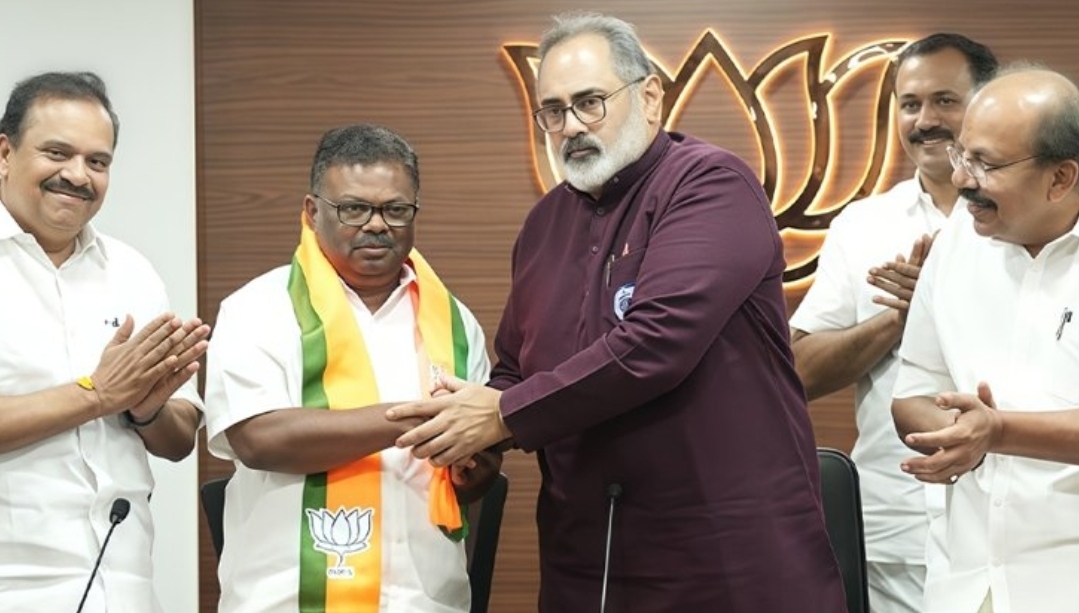 Read more about the article മുൻ സിപിഎം നേതാവ് എസ് രാജേന്ദ്രൻ ബിജെപിയിൽ ചേർന്നു