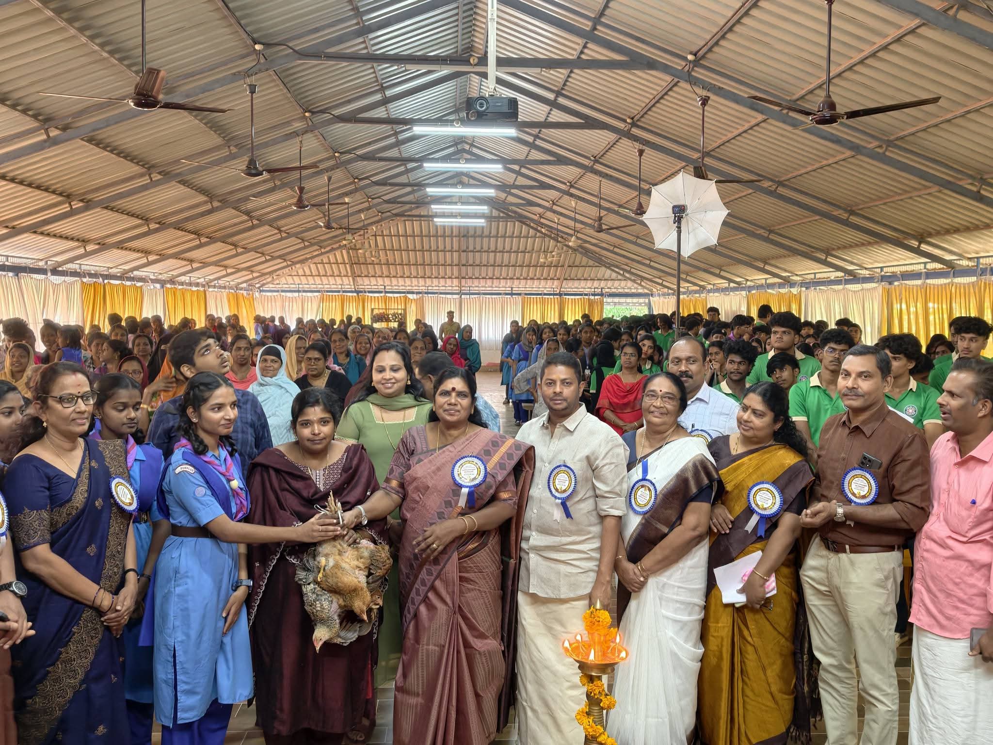 Read more about the article “കുഞ്ഞു കൈകളിൽ കോഴിക്കുഞ്ഞ്” പദ്ധതി ഉദ്ഘാടനം ചെയ്തു