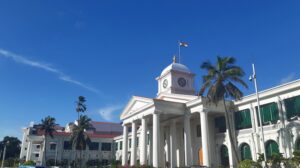 Read more about the article സർക്കാർ ജീവനക്കാരുടെ പ്രവൃത്തി ദിനം അഞ്ചാക്കാൻ നീക്കം; സർവീസ് സംഘടനകൾ തത്വത്തിൽ യോജിച്ചു