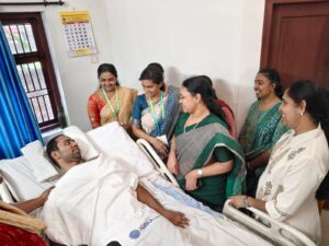 Read more about the article കോഴിക്കോട്: നിപയെ അതിജീവിച്ച ആരോഗ്യ പ്രവര്‍ത്തകനെ സന്ദര്‍ശിച്ച് മന്ത്രി വീണാ ജോര്‍ജ്