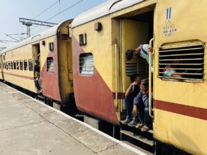 Read more about the article ട്രെയിനുകളിലെ ജനറൽ കോച്ചുകൾക്കും ഇനി ഫസ്റ്റ് ക്ലാസ് നിലവാരത്തിലുള്ള ശുചീകരണം