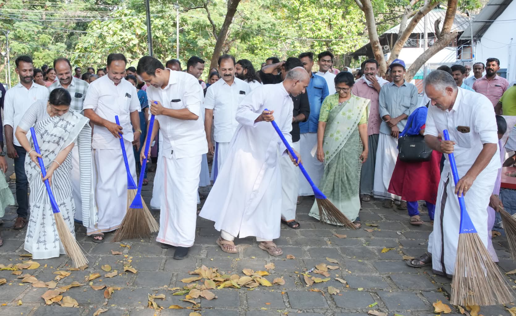 Read more about the article മലയാറ്റൂർ കുരിശുമുടി തീർത്ഥാടനം: ശുചീകരണ പ്രവർത്തനങ്ങൾ ആരംഭിച്ചു