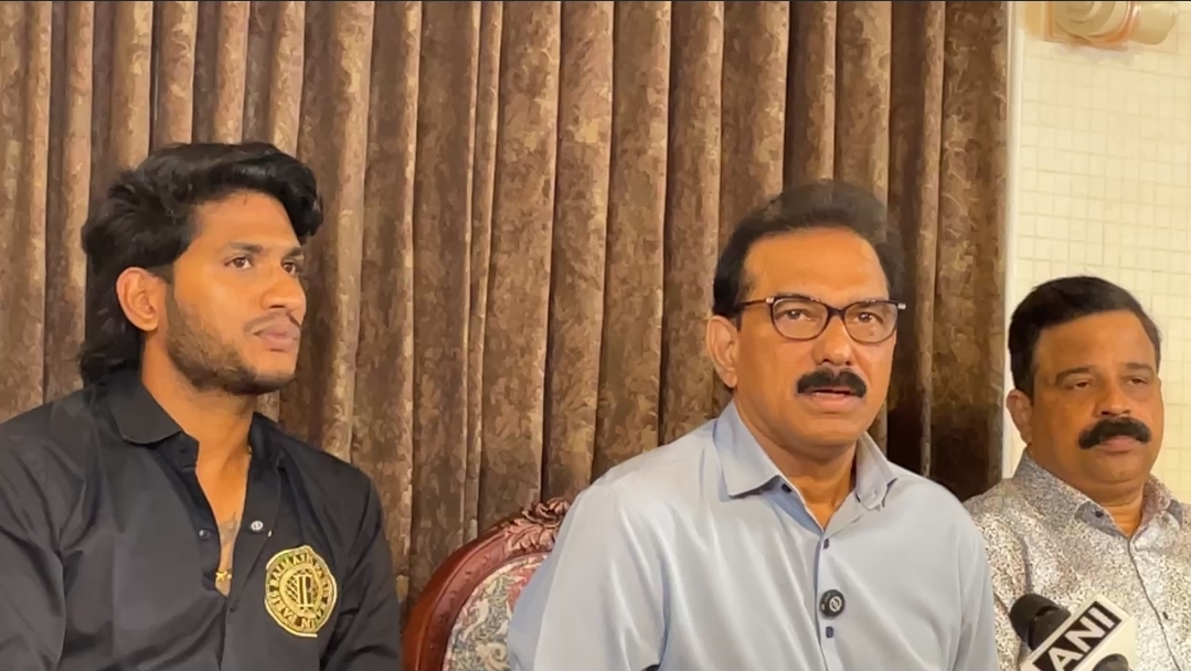 Read more about the article അഖിൽ മാരാർ ട്വൻറി20 പാർട്ടിയിൽ ചേർന്നു.