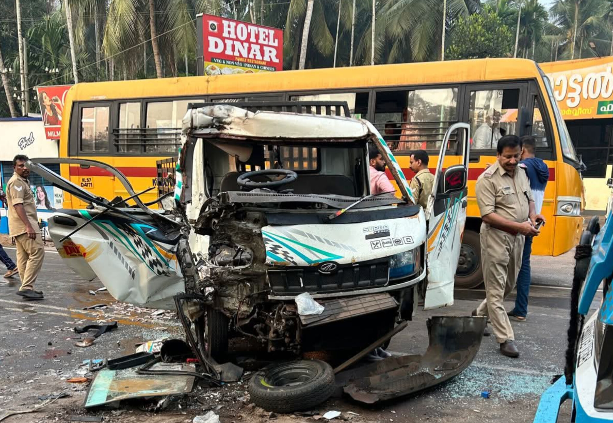 Read more about the article പടനിലത്ത് ബസും മിനി പിക്കപ്പ് വാനും കൂട്ടിയിടിച്ച് ഒരാൾ മരിച്ചു