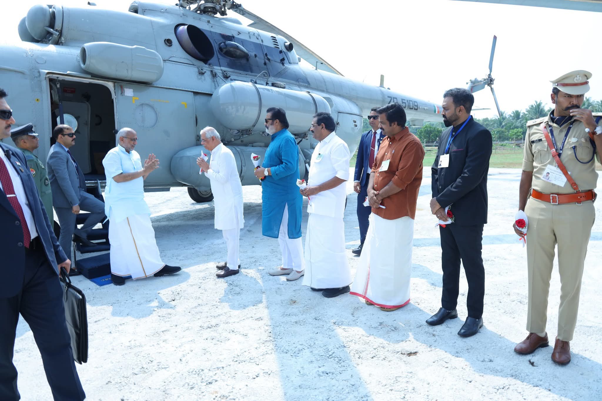 Read more about the article ഉപരാഷ്ട്രപതിക്ക് ഉജ്ജ്വല സ്വീകരണം