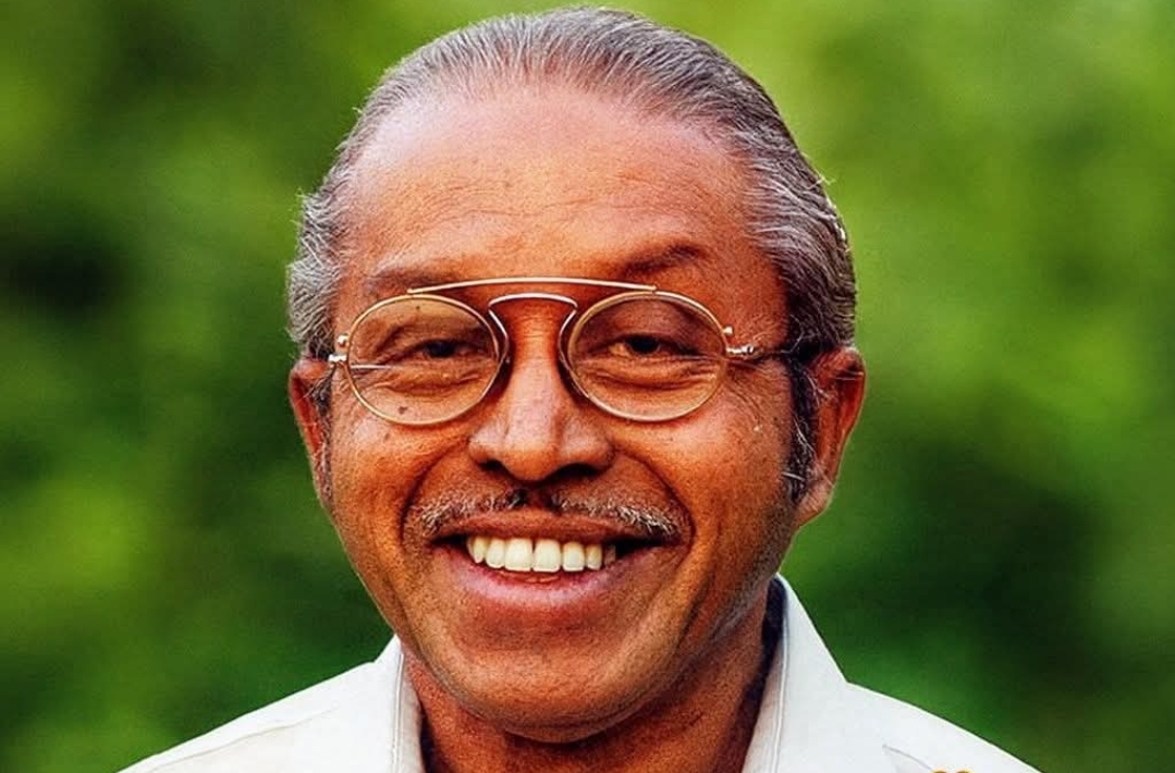 Read more about the article കൊല്ലം നഗരത്തിൽ ഒ.എൻ.വി കുറുപ്പിന് സ്മാരകം നിർമ്മിക്കാൻ ഭരണാനുമതി