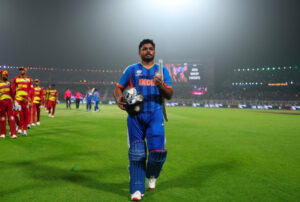 Read more about the article വെസ്റ്റ് ഇൻഡീസിനെതിരായ ആവേശകരമായ വിജയത്തിന് ശേഷം ഇന്ത്യ ടി20 ലോകകപ്പ് സെമിഫൈനലിലേക്ക് കടന്നു