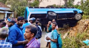 Read more about the article പാലാ വലവൂർ റോഡിൽ  ബസ് മറിഞ്ഞു; യാത്രക്കാർക്ക് പരിക്ക്