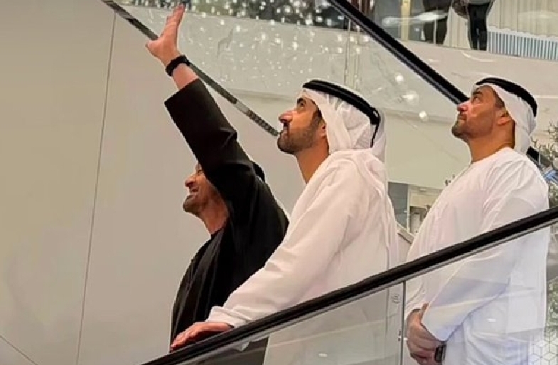 Read more about the article മിഡിൽ ഈസ്റ്റ് സംഘർഷങ്ങൾ വർദ്ധിക്കുന്നതിനിടയിൽ, പൊതുജനങ്ങൾക്കൊപ്പം മാളിൽ സമയം  ചെലവഴിച്ച് യുഎഇയുടെ ഭരണകർത്താക്കൾ