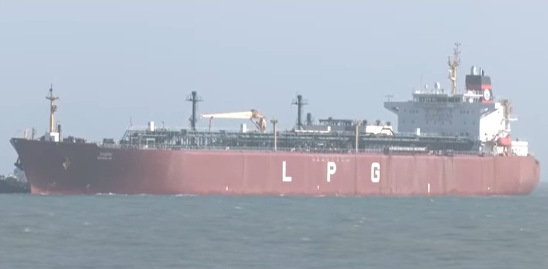 Read more about the article മുണ്ട്ര തുറമുഖത്ത് ഇന്ത്യൻ എൽപിജി ടാങ്കർ എത്തി; ഹോർമുസ് കടലിടുക്കിലൂടെ സുരക്ഷിത യാത്ര