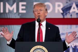 Read more about the article അമേരിക്കൻ കറൻസിയിൽ ട്രംപിന്റെ ഒപ്പ് – ചരിത്രത്തിൽ ആദ്യമായി