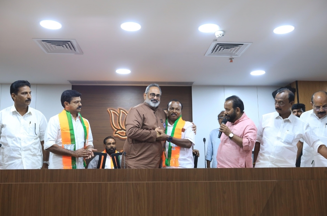 Read more about the article മുൻ എം.എൽ.എയുടെ മകൻ ദിനകർ കോട്ടക്കുഴി ബിജെപിയിൽ ചേർന്നു