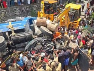 Read more about the article ടിപ്പർ ലോറി മറിഞ്ഞ് അപകടം; രണ്ടുപേർക്ക് ഗുരുതര പരിക്ക്