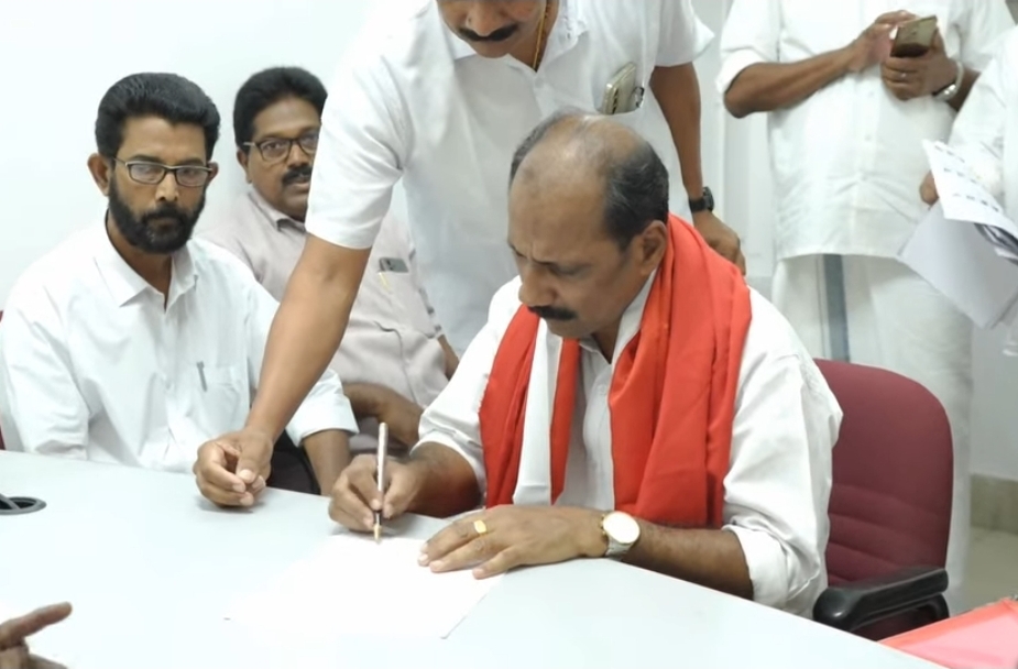 Read more about the article പൂഞ്ഞാർ നിയോജക മണ്ഡലത്തിലെ ഇടതുപക്ഷ ജനാധിപത്യ മുന്നണി സ്ഥാനാർഥി അഡ്വ. സെബാസ്റ്റ്യൻ കുളത്തുങ്കൽ നാമനിർദ്ദേശ പത്രിക സമർപ്പിച്ചു