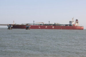 Read more about the article ആഗോള പ്രതിസന്ധിക്കിടെ റഷ്യൻ ക്രൂഡും അമേരിക്കൻ എൽപിജിയും ഇന്ത്യൻ തുറമുഖങ്ങളിൽ എത്തിച്ചേർന്നു.