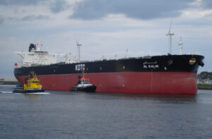 Read more about the article ദുബായ് തീരത്തിന് സമീപം ഓയിൽ ടാങ്കറിന് നേരെ ഡ്രോൺ ആക്രമണം; തീ നിയന്ത്രണത്തിൽ, ജീവനക്കാർ സുരക്ഷിതർ