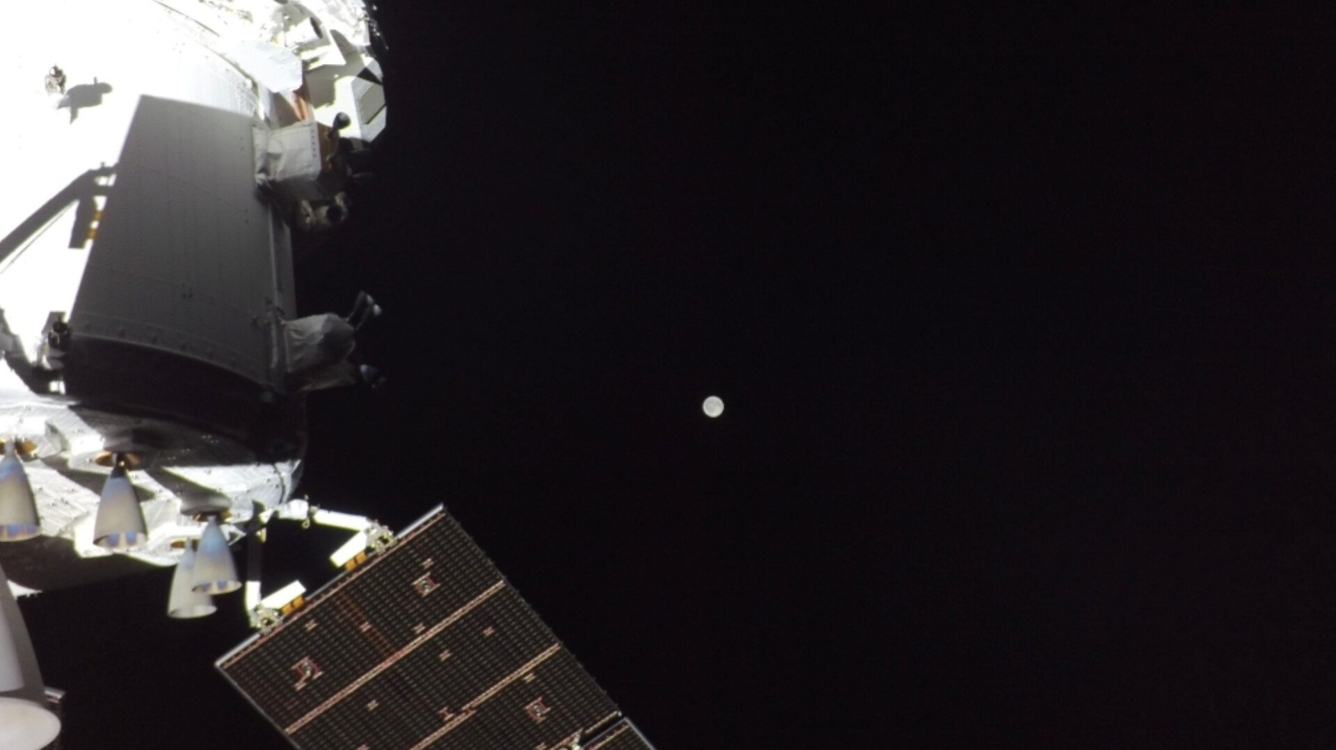 Read more about the article ചന്ദ്രയാത്രയുടെ പാതിവഴി പിന്നിട്ട് ആർട്ടെമിസ് II