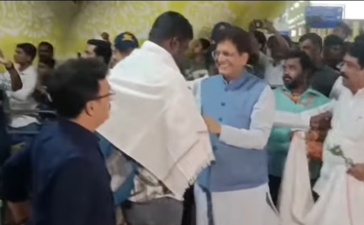 You are currently viewing ഇറാനിൽ കുടുങ്ങിയ 345 ഇന്ത്യൻ മത്സ്യത്തൊഴിലാളികൾ സുരക്ഷിതമായി നാട്ടിലെത്തി