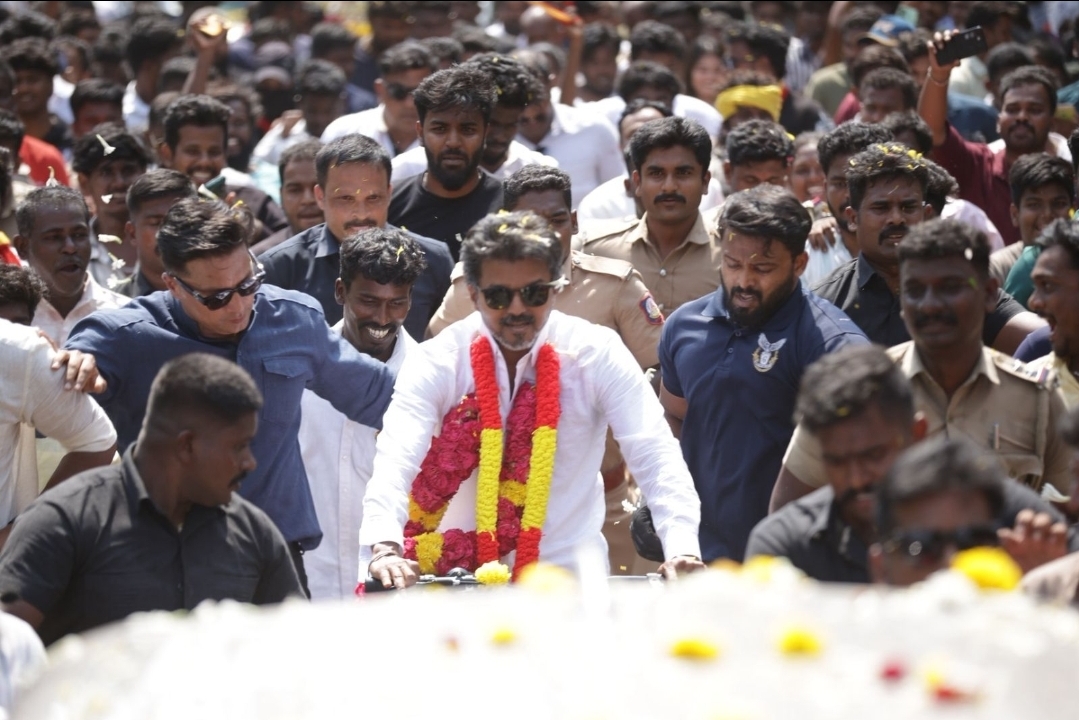 You are currently viewing വിജയ്‌യുടെ റോഡ്‌ഷോകൾക്ക് ദക്ഷിണ തമിഴ്നാട്ടിൽ വൻ തിരക്ക്