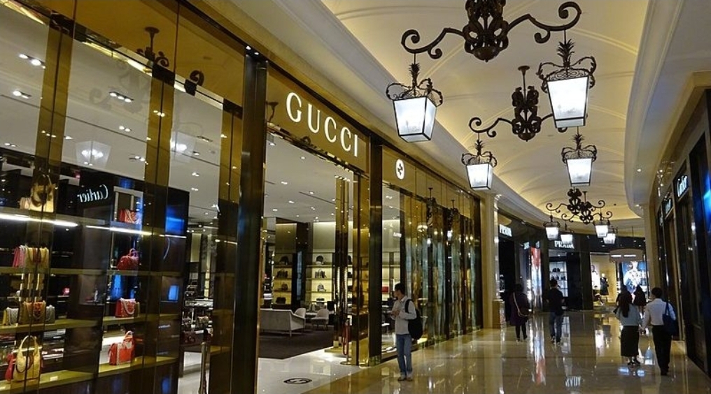 Read more about the article പശ്ചിമേഷ്യ സംഘർഷം:ദുബായിലും അബുദാബിയിലും ലക്ഷ്വറി  ബ്രാൻഡുകളുടെ വിൽപ്പന കുത്തനെ ഇടിഞ്ഞു