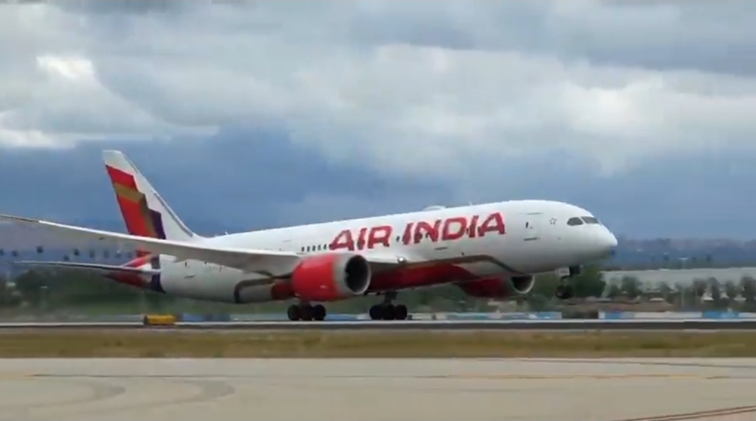 Read more about the article എയർ ഇന്ത്യയുടെ നവീകരിച്ച ബോയിംഗ് 787-8 വിമാനം ഡെൽഹിയിൽ  എത്തിച്ചേർന്നു