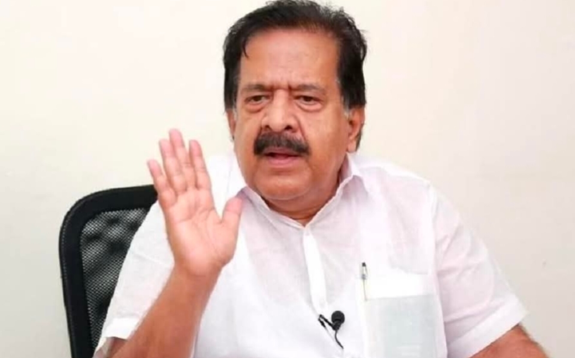 Read more about the article മുഖ്യമന്ത്രി സ്ഥാനചർച്ചകൾ അനാവശ്യം: രമേശ് ചെന്നിത്തല